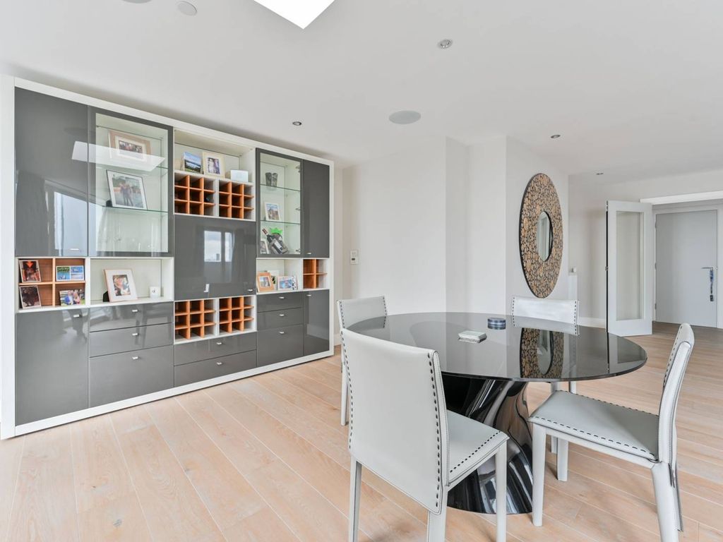 3 bed flat for sale in Dowells Street, Greenwich, London SE10, £950,000