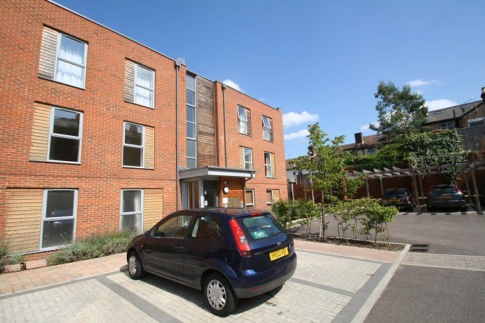 2 bed flat for sale in Medway Drive, Tunbridge Wells TN1, £245,000
