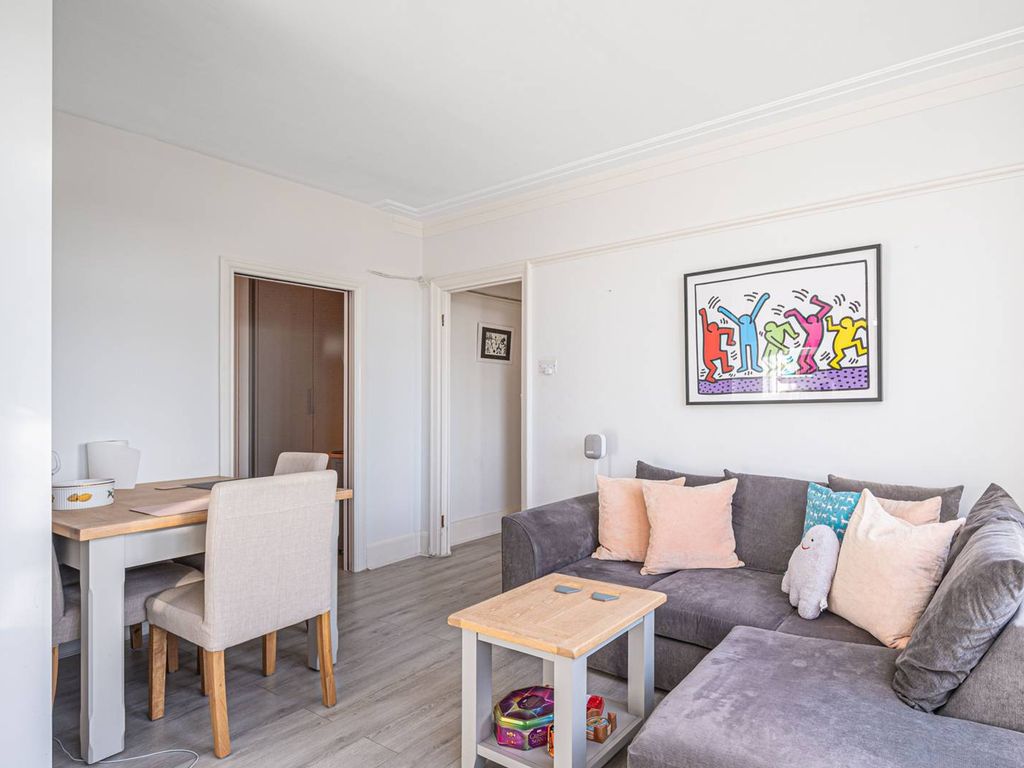 1 bed flat for sale in Hillside Court, Hampstead, London NW3, £495,000