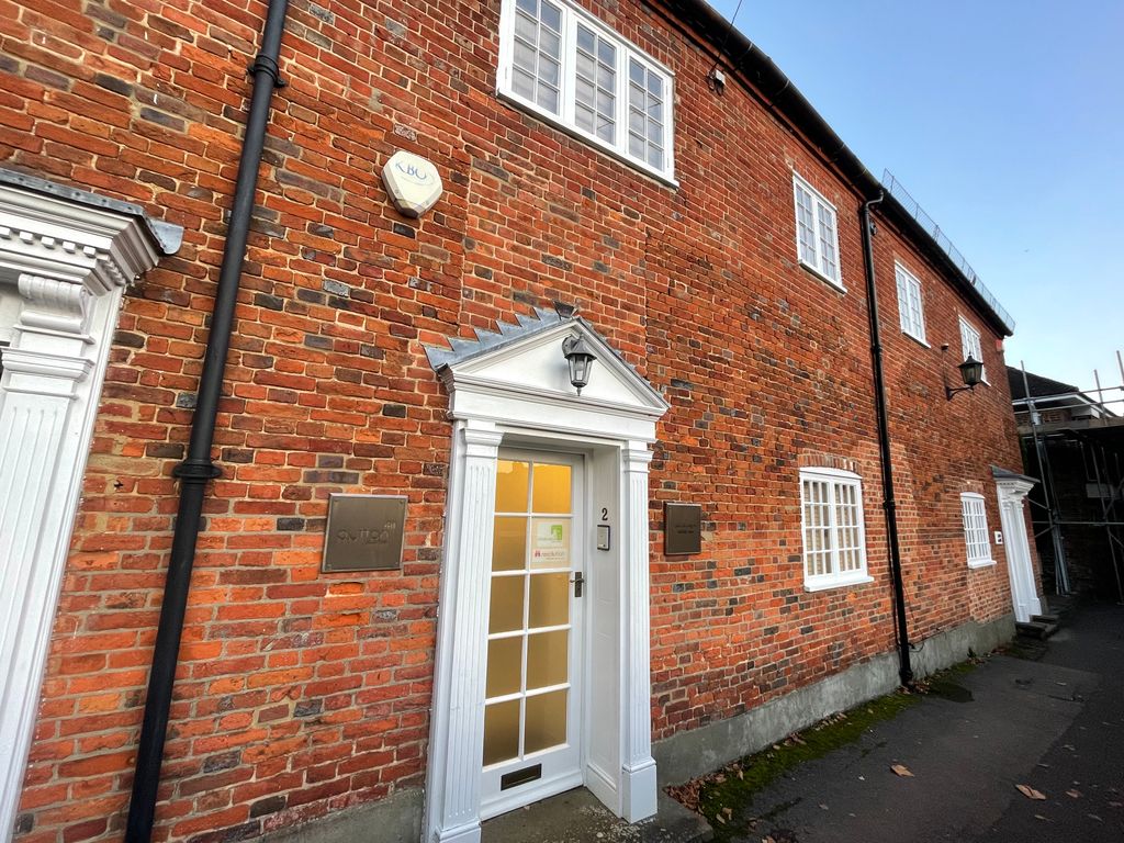 Office to let in 2 Hart House, The Hart, Farnham GU9, £12,700 pa