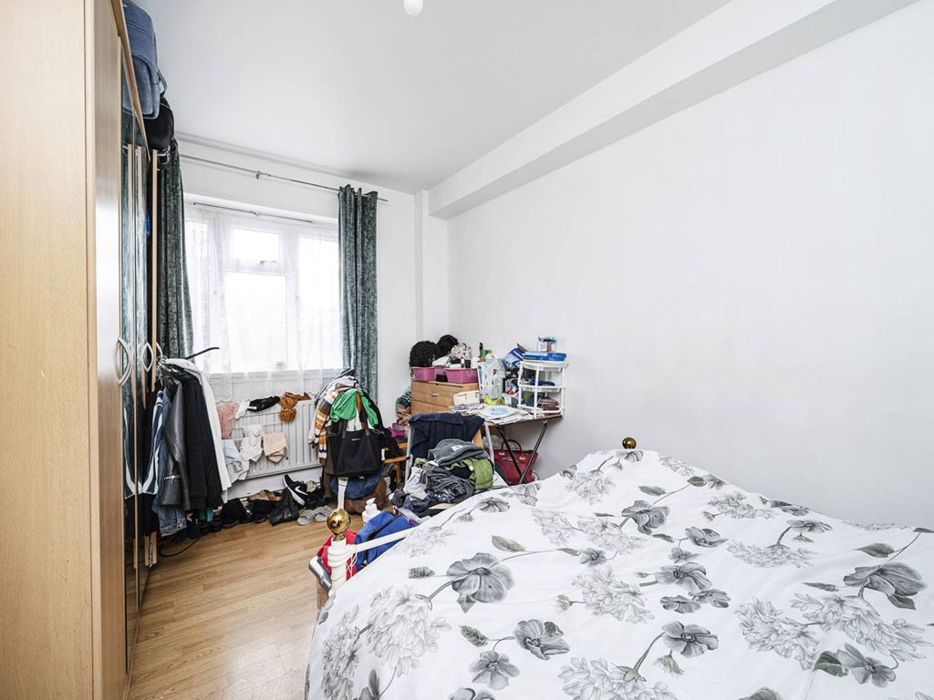 4 bed flat for sale in Thurtle Road, Haggerston, London E2, £570,000