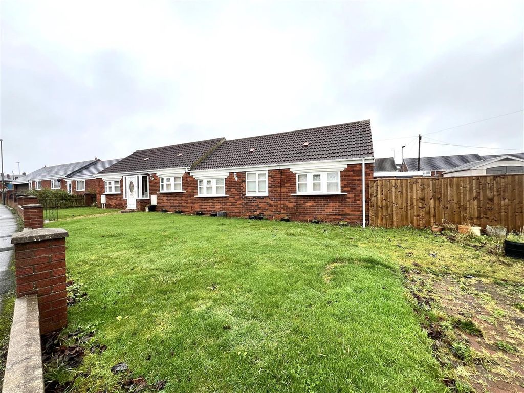 3 bed detached bungalow for sale in Penzance Court, Murton, Seaham SR7, £125,000