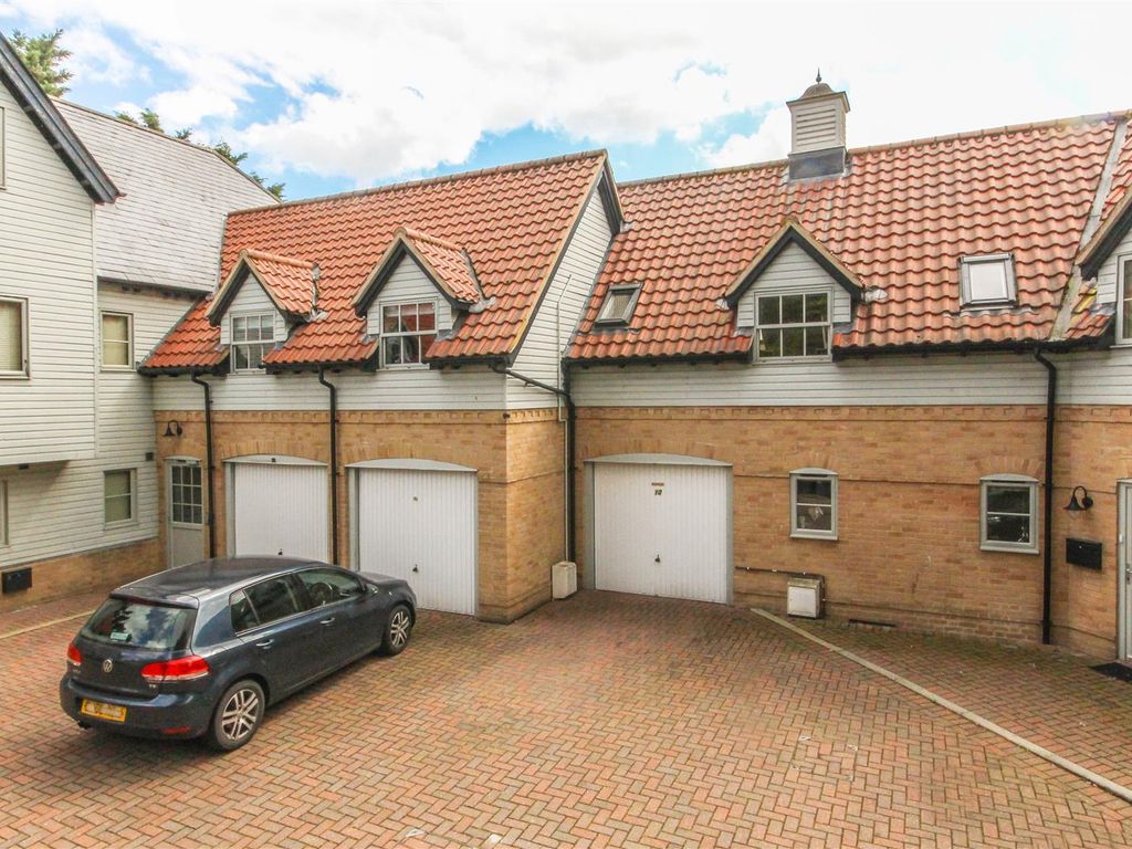 2 bed flat for sale in Mill Hill, Newmarket CB8, £210,000