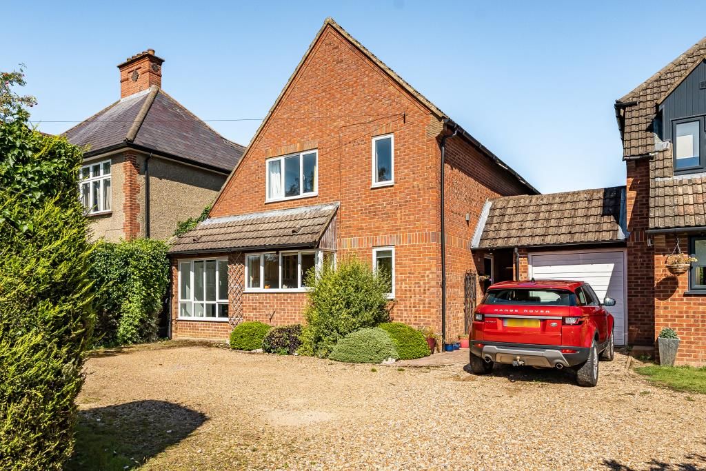 4 bed link-detached house for sale in Chesham, Buckinghamshire HP5, £580,000
