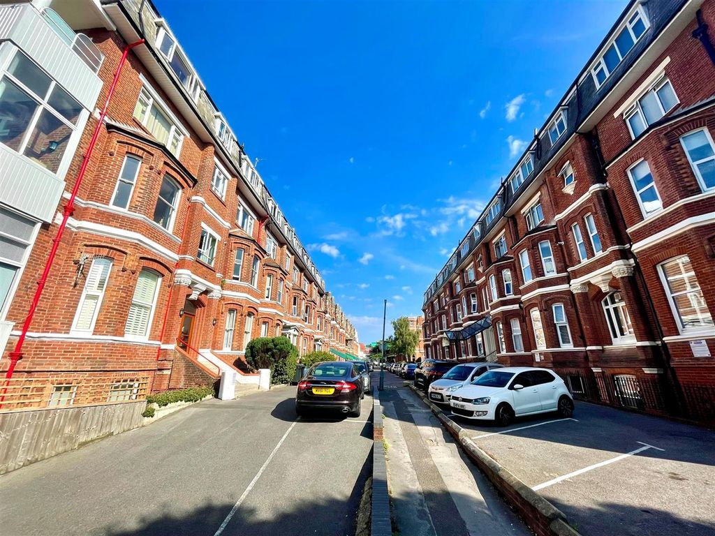 1 bed flat for sale in Durley Gardens, Bournemouth BH2, £200,000