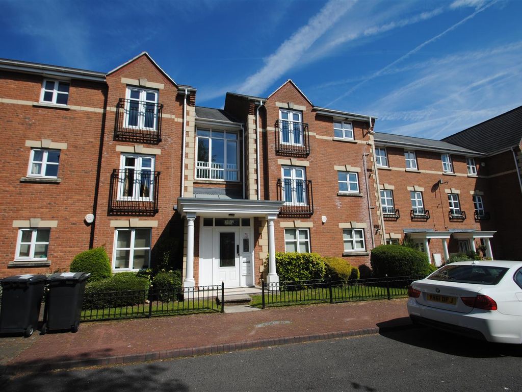 2 bed flat to rent in Bourchier Way, Grappenhall Heys, Warrington WA4, £950 pcm