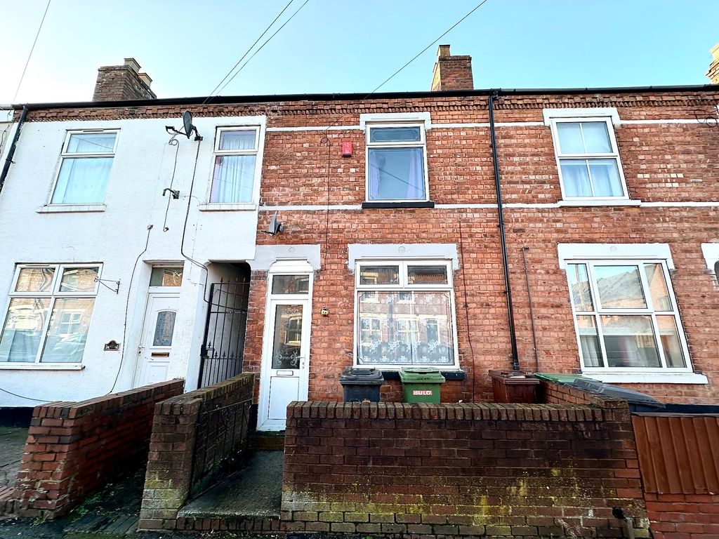 3 bed terraced house to rent in Kimberley Street, Wolverhampton WV3, £775 pcm