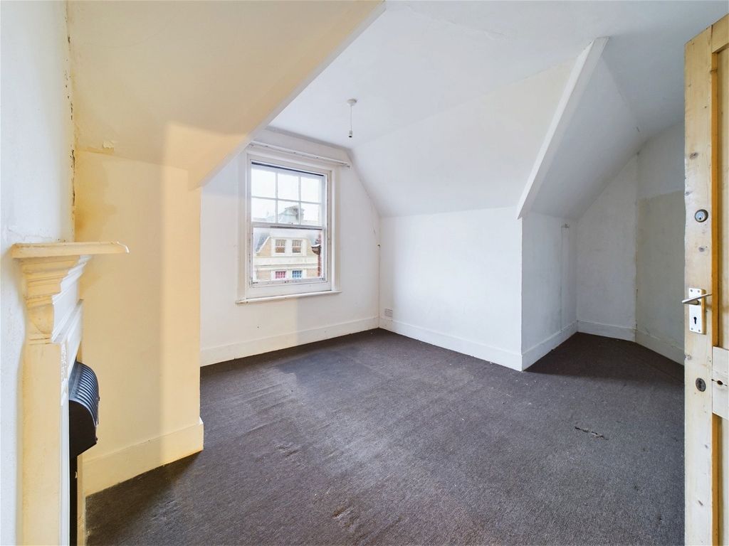 6 bed maisonette for sale in Church Road, Hove BN3, £550,000