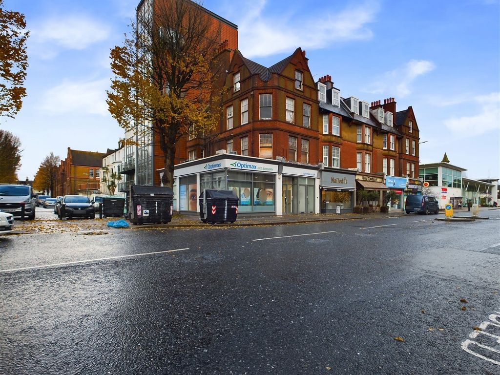 6 bed maisonette for sale in Church Road, Hove BN3, £550,000
