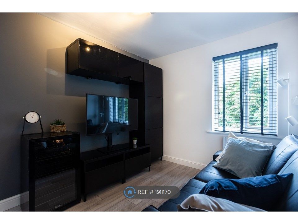 1 bed maisonette to rent in Carters Walk, Farnham GU9, £1,600 pcm