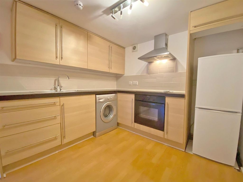 1 bed flat for sale in Heywood Road, Harrogate HG2, £149,995