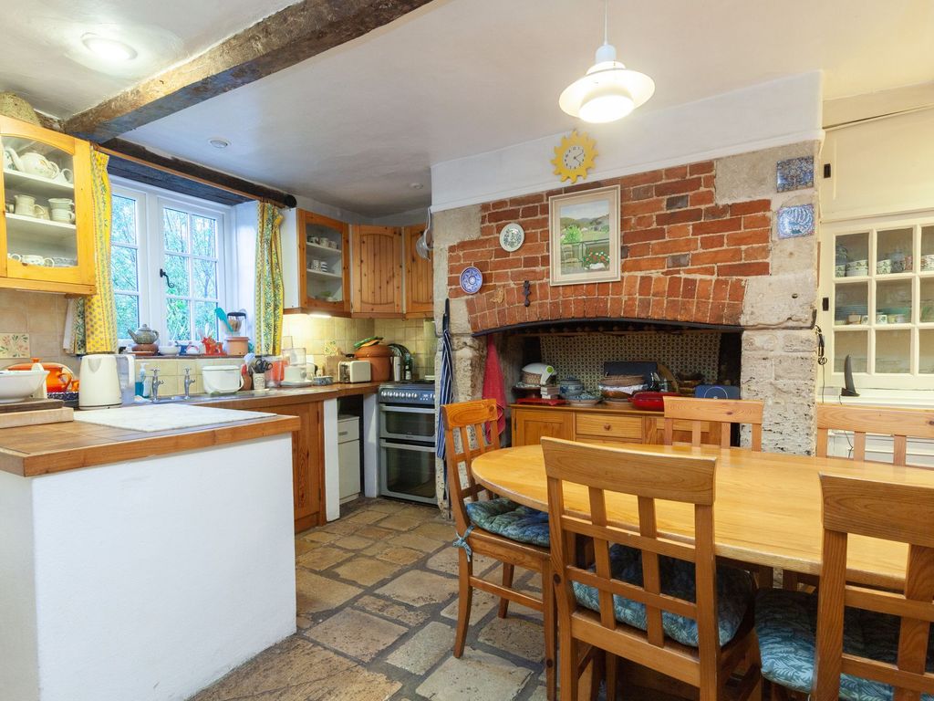 3 bed cottage for sale in Beacon View, Swinford Cottages OX29, £550,000