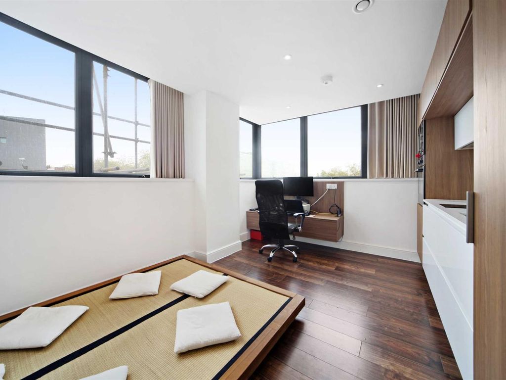 1 bed flat for sale in Finchley Road, London NW3, £395,000