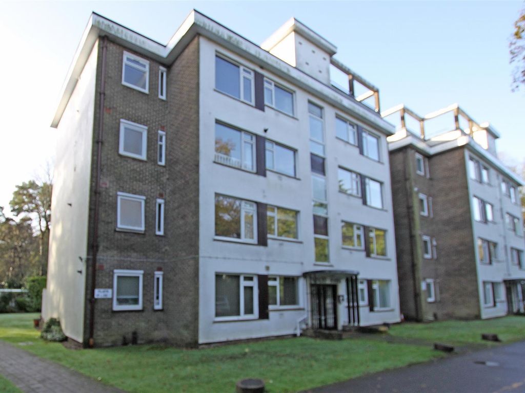 2 bed flat for sale in Lindsay Road, Branksome Park, Poole BH13, £235,000