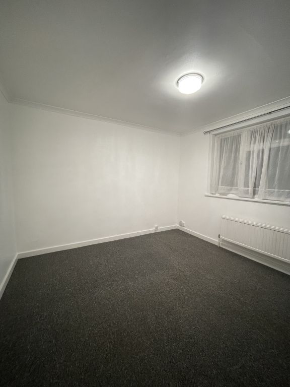 5 bed shared accommodation to rent in Gaskarth Road, Edgware HA8, £750 pcm