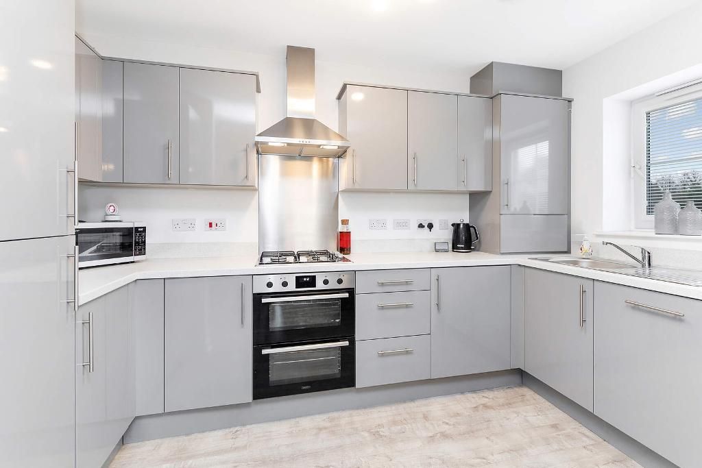 2 bed flat for sale in Thornliebank Road, Thornliebank G46, £179,950