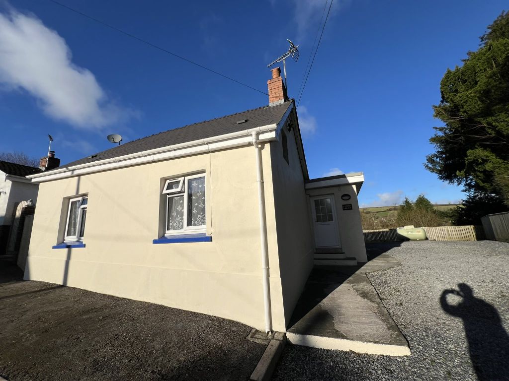 2 bed bungalow to rent in Llanboidy Road, Meidrim, Carmarthen SA33, £750 pcm