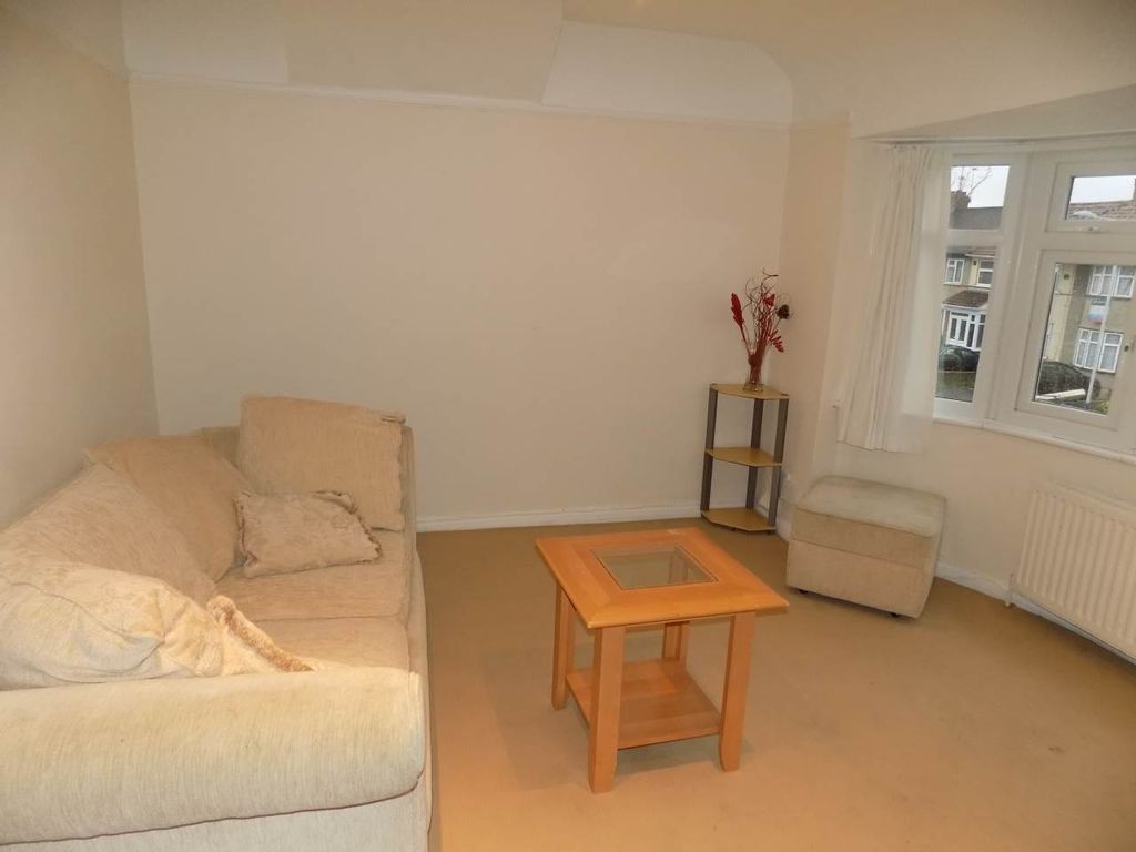 1 bed flat to rent in Bourne Avenue, Hayes, Middlesex UB3, £1,400 pcm