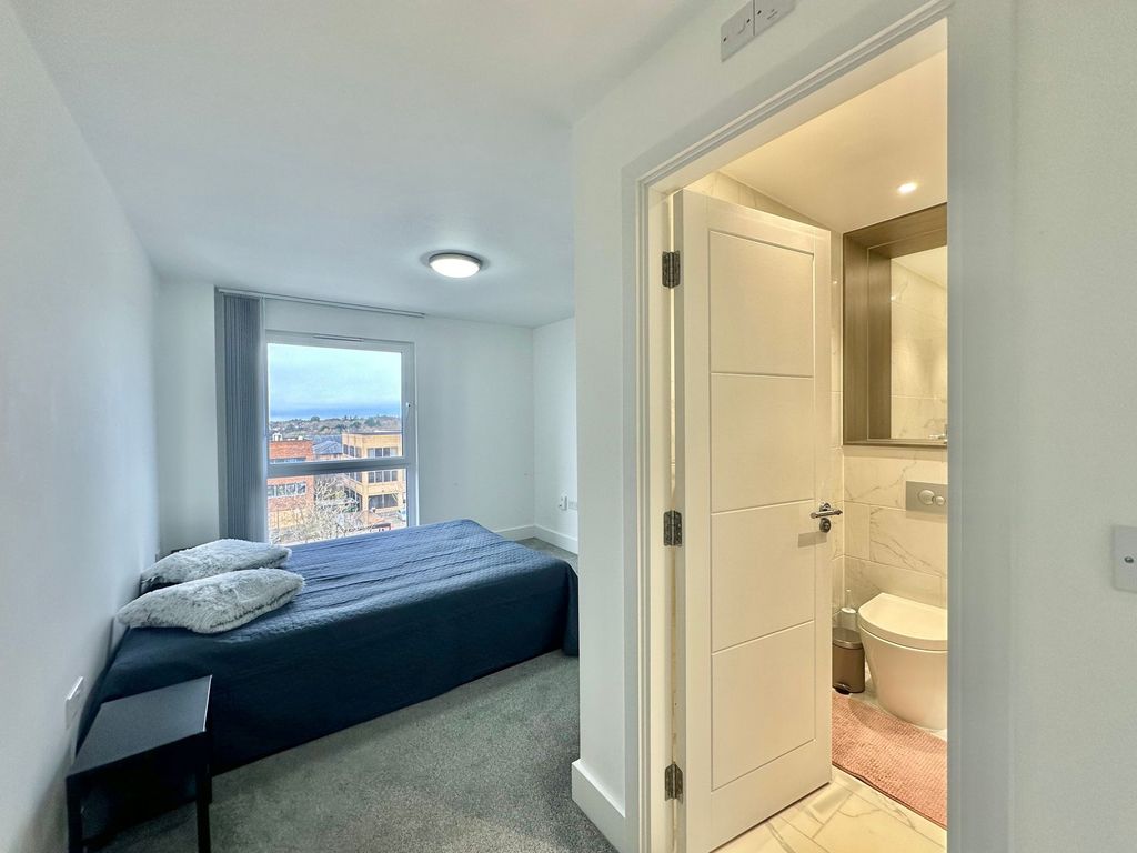 2 bed penthouse to rent in Silbury Boulevard, Milton Keynes MK9, £1,650 pcm