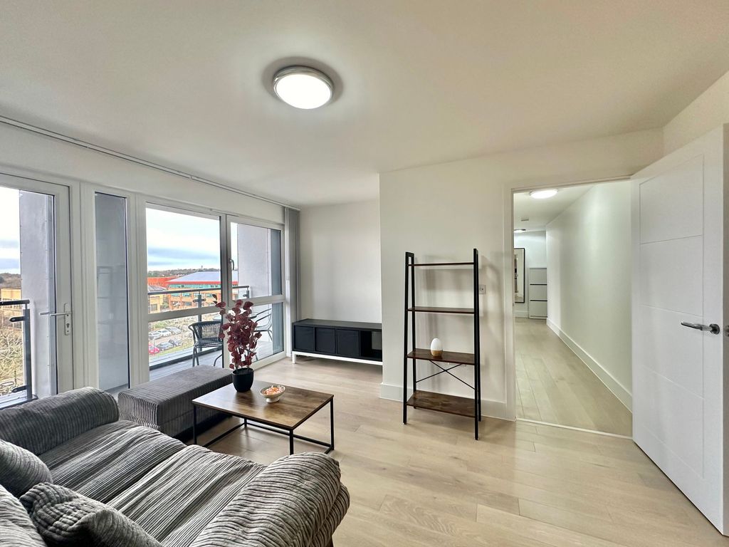2 bed penthouse to rent in Silbury Boulevard, Milton Keynes MK9, £1,650 pcm