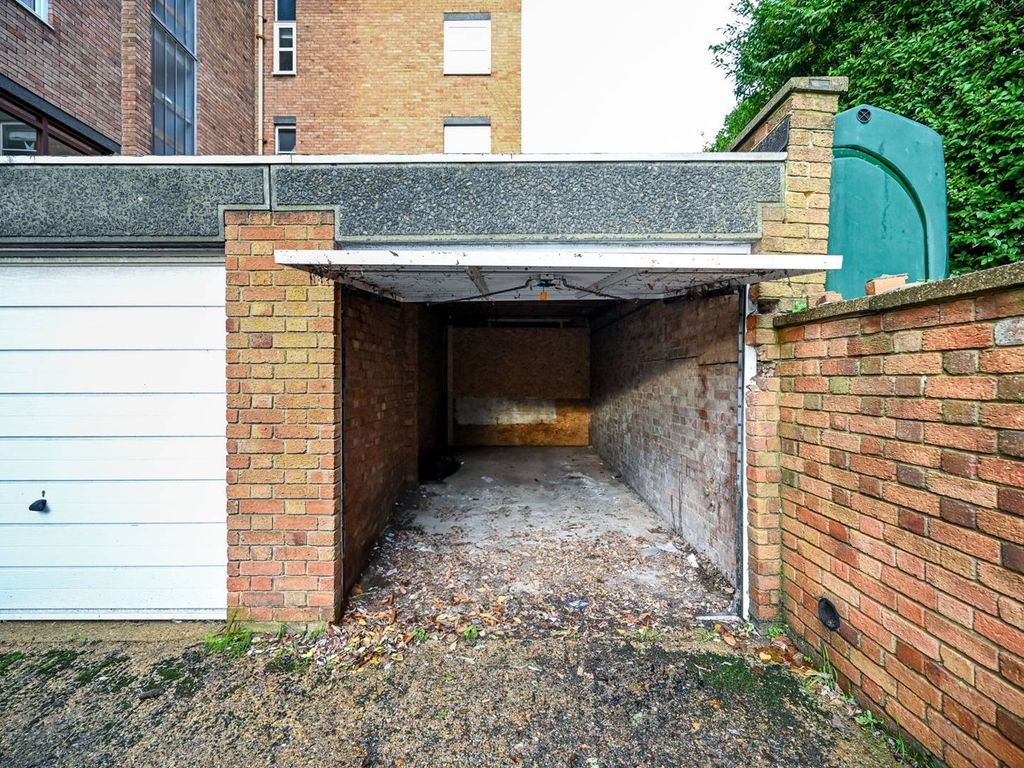 Parking/garage to rent in High Ashton, Kingston Hill, Kingston Upon Thames KT2, £200 pcm