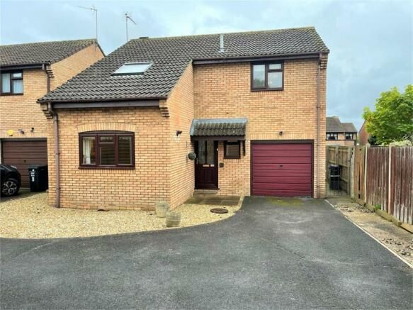 3 bed detached house to rent in Grafton Close, Taunton TA2, £1,300 pcm