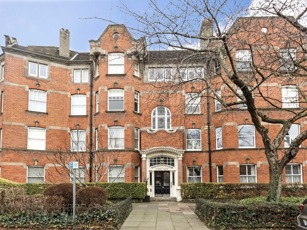4 bed flat to rent in Woodstock Road, London W4, £3,900 pcm