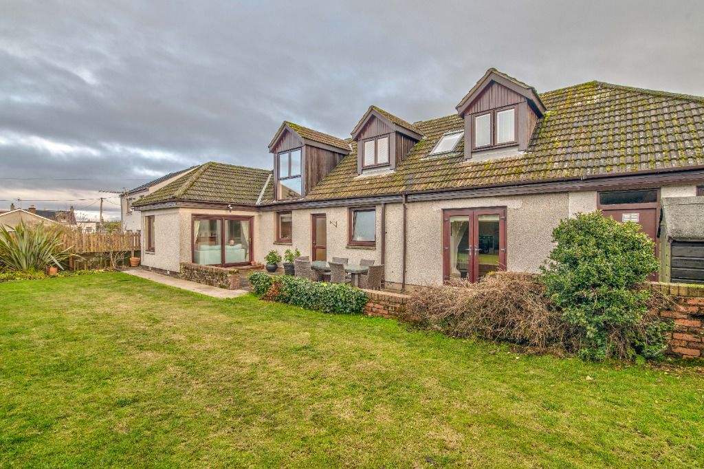 5 bed detached house for sale in Guthrie Street, Letham, Angus DD8, £285,000