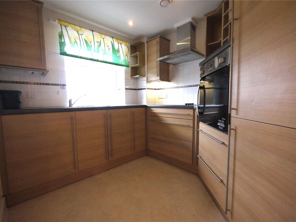 1 bed flat for sale in High Street, Ongar, Essex CM5, £220,000