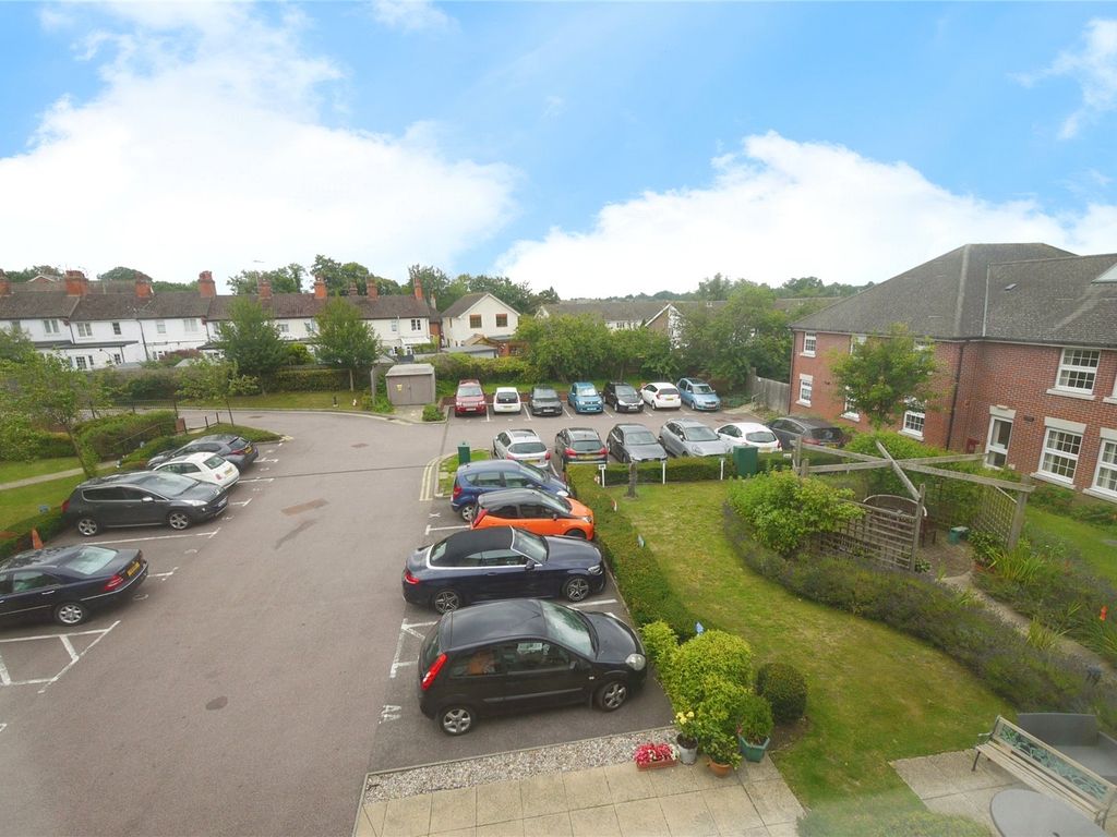 1 bed flat for sale in High Street, Ongar, Essex CM5, £220,000