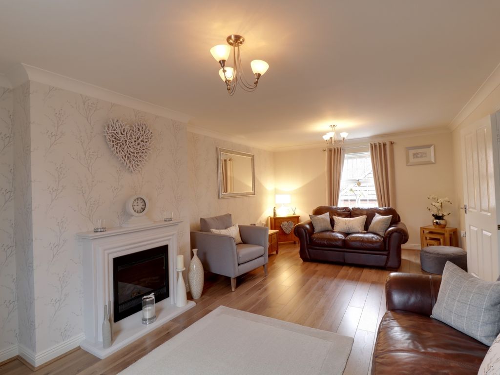 5 bed detached house for sale in Garrett Square, Rolleston-On-Dove, Burton-On-Trent, Staffordshire DE13, £500,000