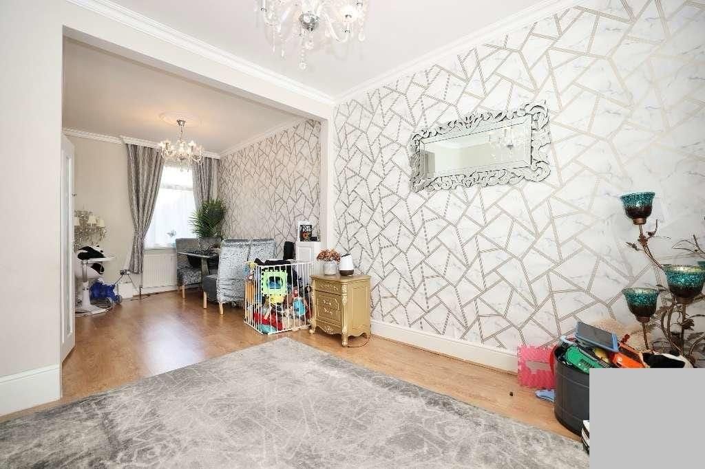 3 bed terraced house for sale in Smeaton Road, Woodford Green IG8, £525,000