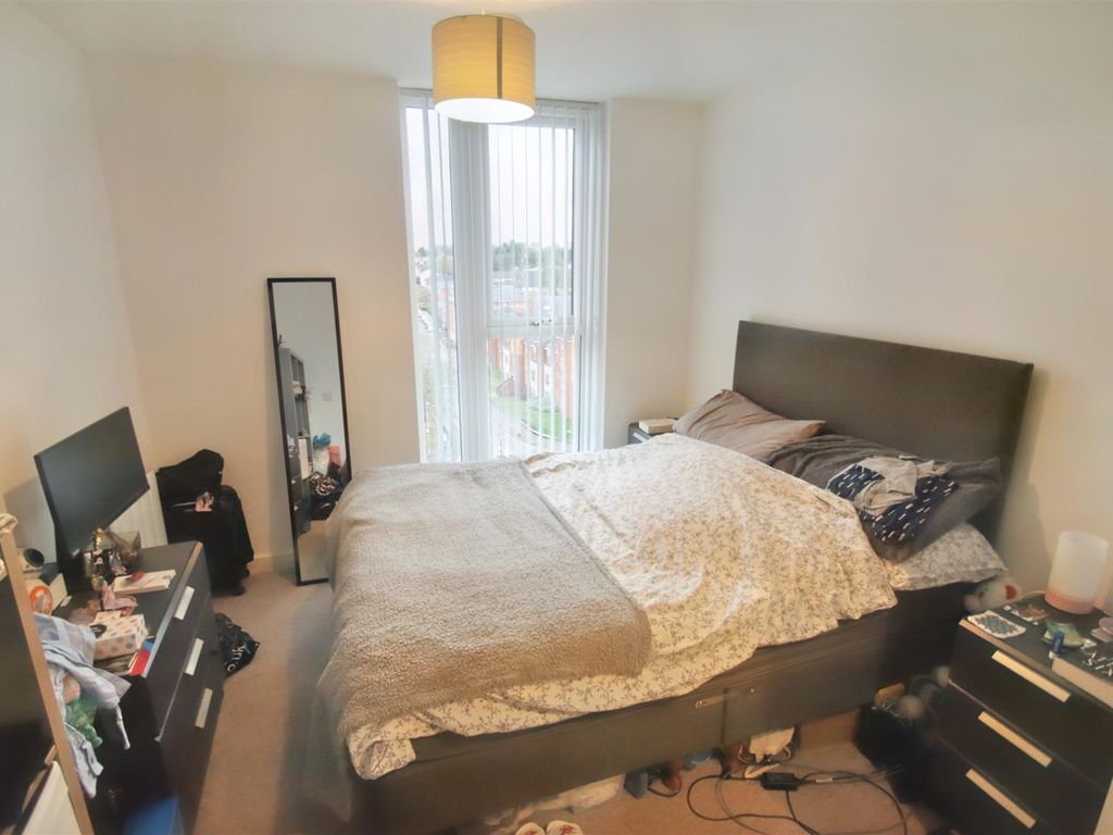 1 bed flat for sale in Dorking Grove, Edgbaston, Birmingham B15, £170,000