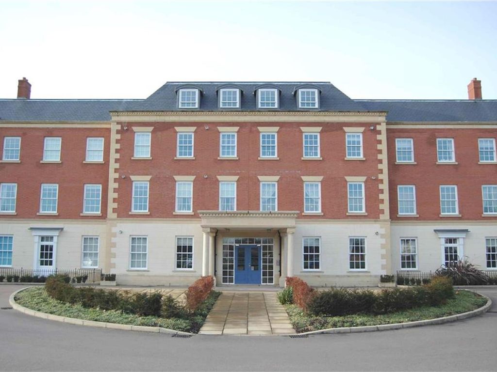 2 bed flat to rent in Kensington Oval, Boathouse Field, Lichfield, Staffordshire WS13, £975 pcm