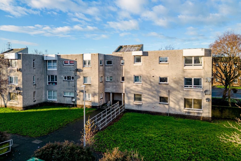 2 bed penthouse for sale in Princes Court, Ayr, South Ayrshire KA8, £35,000