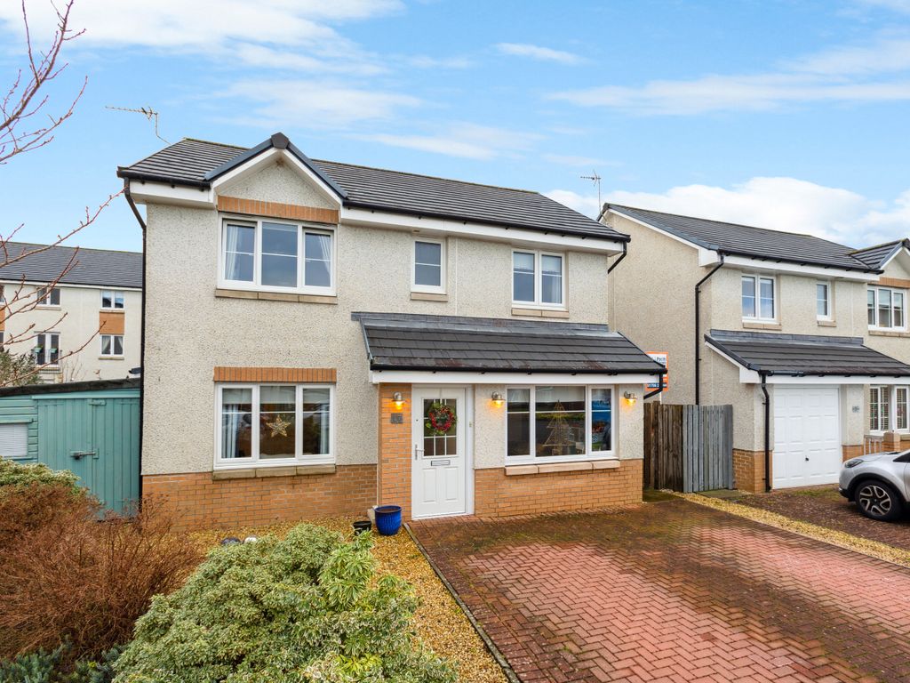 5 bed town house for sale in David Avenue, Stirling FK8, £365,000