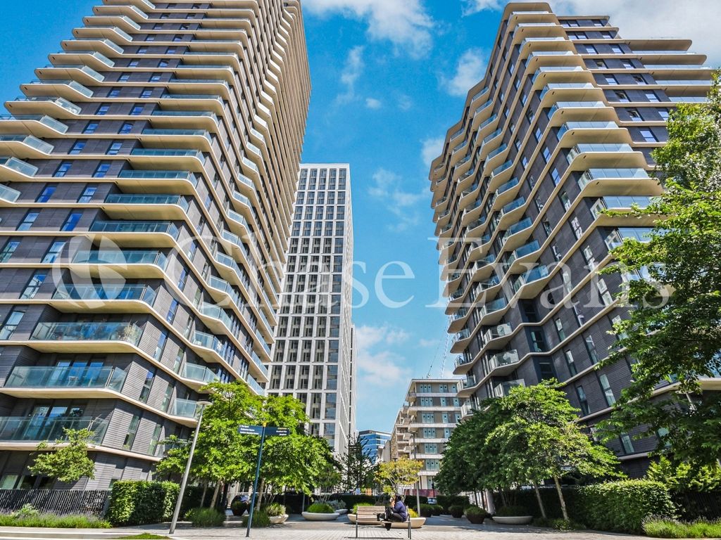 1 bed flat for sale in Glasshouse Gardens, Stratford E20, £530,000