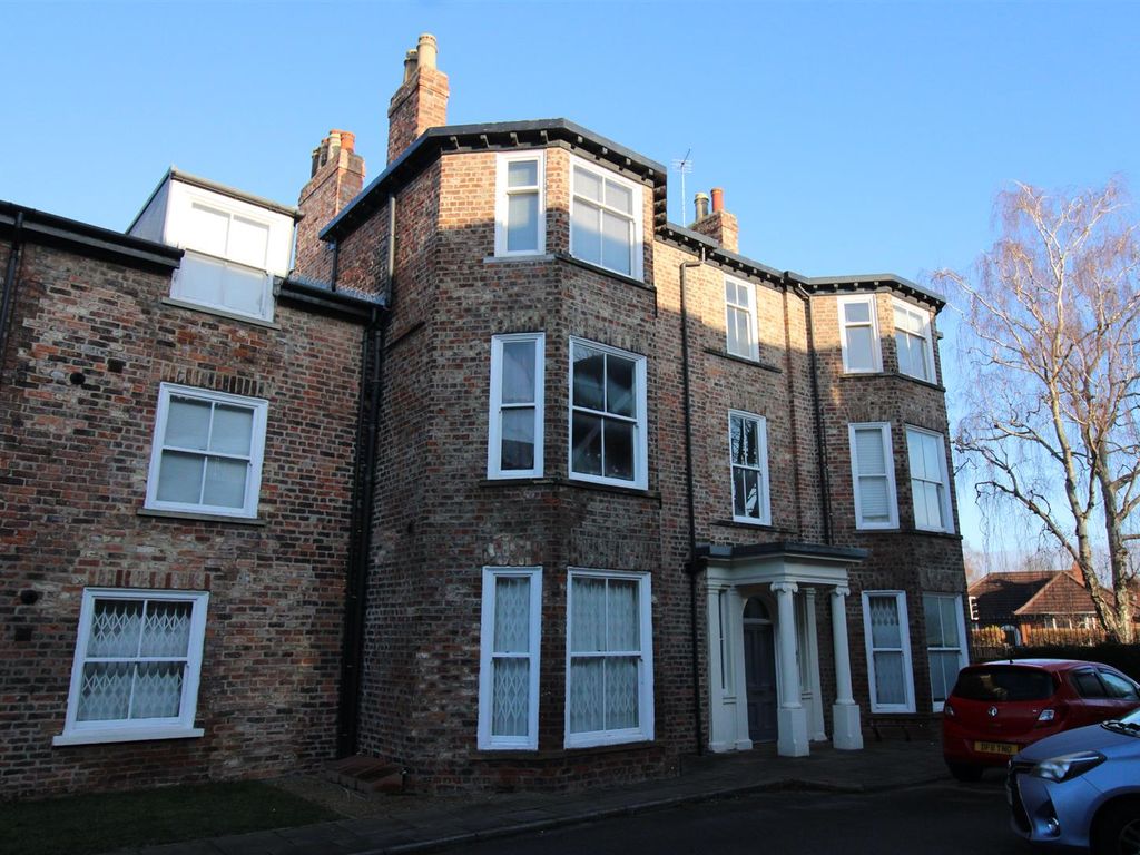 1 bed flat to rent in Fulford Road, York YO10, £895 pcm