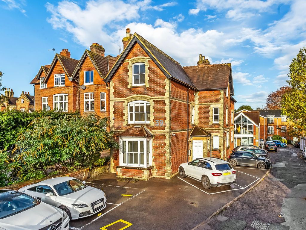 7 bed flat for sale in Epsom Road, Guildford, Surrey GU1, £1,000,000