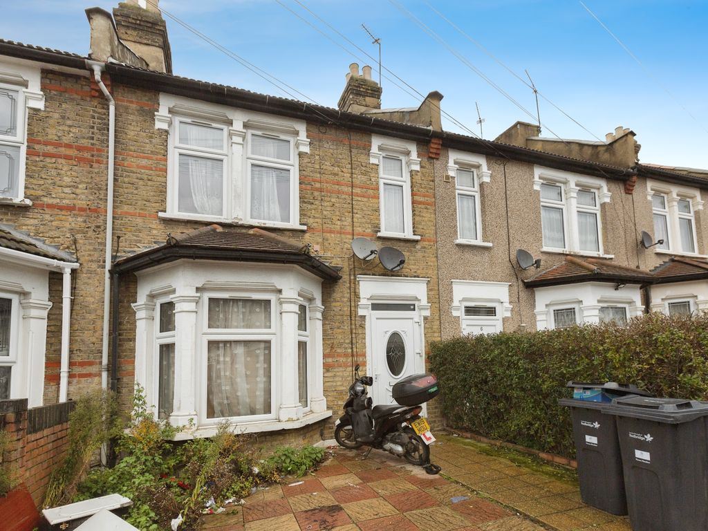3 bed terraced house for sale in Madras Road, Ilford IG1, £350,000