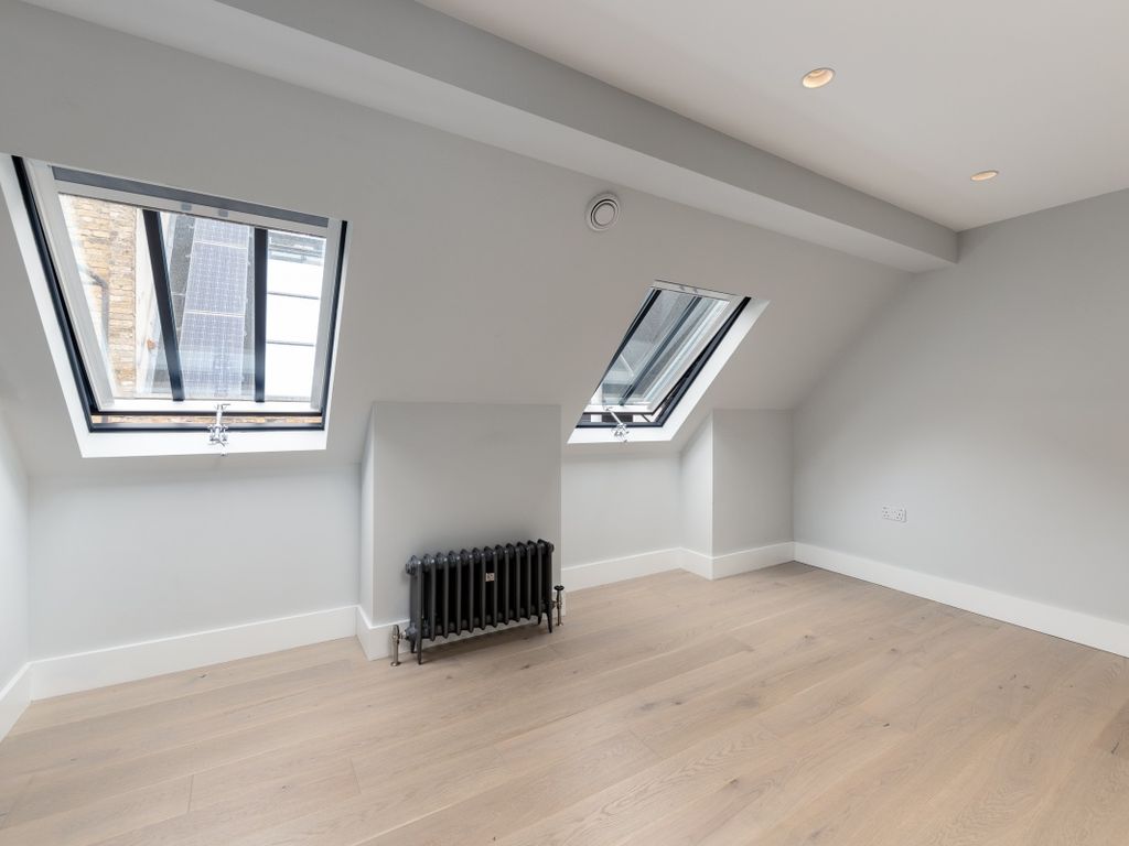 2 bed flat to rent in Berwick Street, London W1F, £3,445 pcm