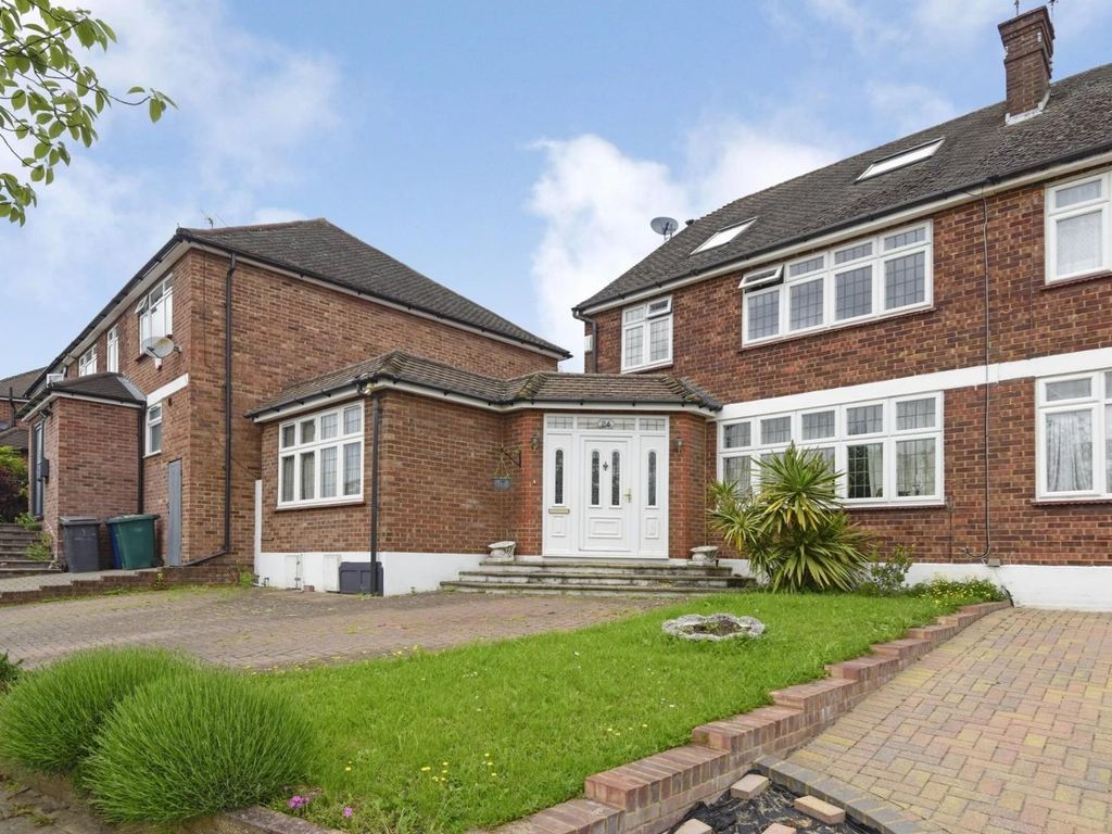5 bed property for sale in The Reddings, London NW7, £935,000