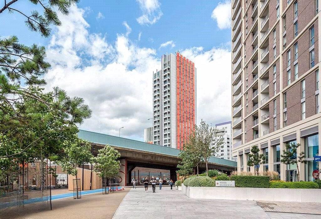2 bed flat for sale in The Vermillion, Canning Town E16, £475,000