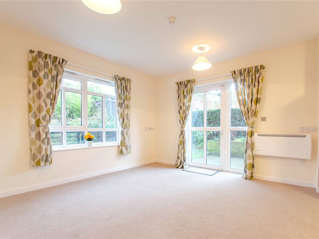 1 bed flat for sale in Elmside Walk, Hitchin, Hertfordshire SG5, £290,000