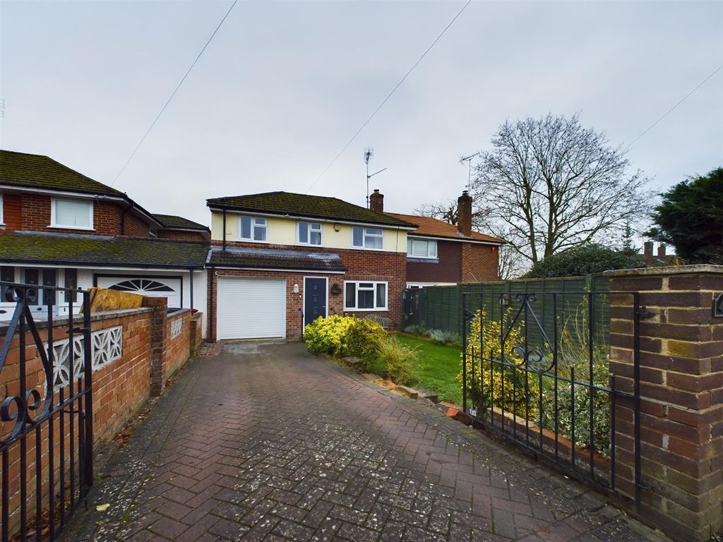 3 bed semi-detached house for sale in Burghfield Road, Reading RG30, £425,000