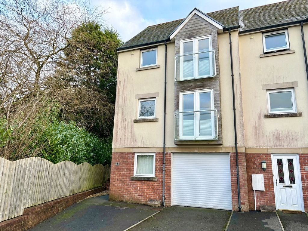2 bed town house for sale in Clos Gwenallt, Pontardawe, Swansea. SA8, £160,000