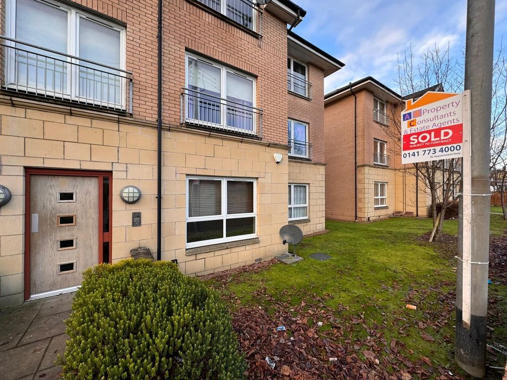 2 bed flat for sale in Carmyle Avenue, Mount Vernon G32, £120,000