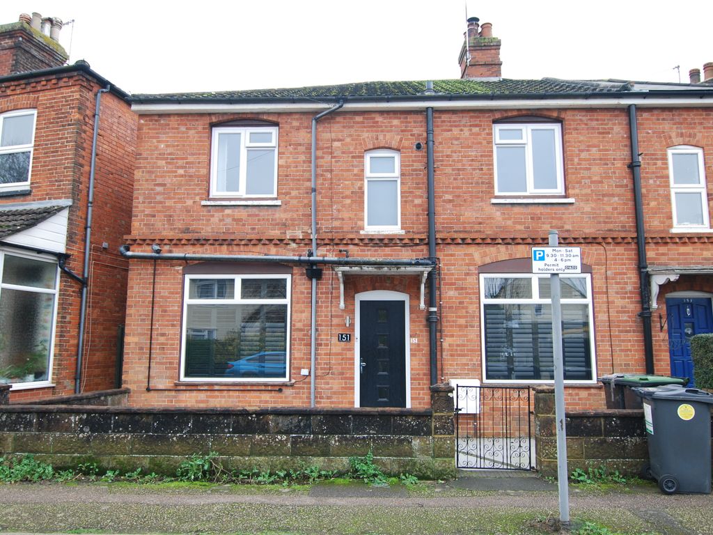 3 bed semi-detached house to rent in Barden Road, Tonbridge TN9, £1,750 pcm