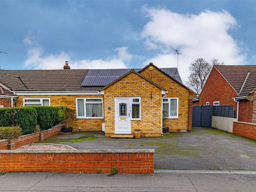 3 bed bungalow to rent in Shenton Close, Upper Stratton, Swindon, Wiltshire SN3, £1,550 pcm