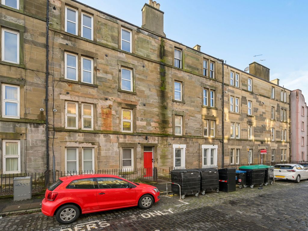 1 bed flat for sale in 24 (3F2), Springwell Place, Edinburgh EH11, £120,000